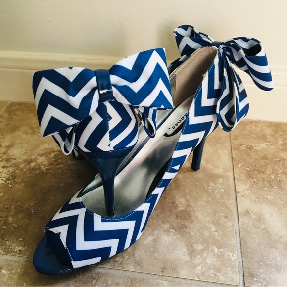 J.Renee Shoes - 🎉HOST PICK🎉 Zigzag bow heels 💙